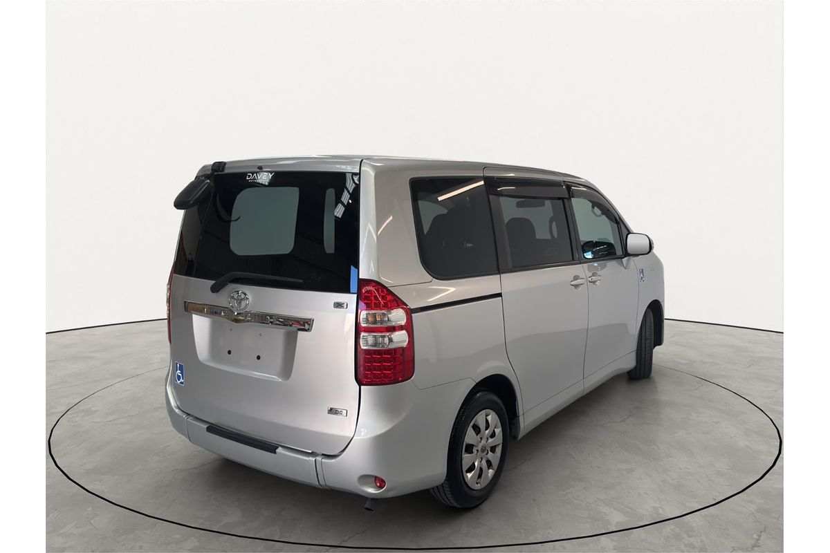 2011 Toyota Noah XL SELECTION WELCAB ZZR70G
