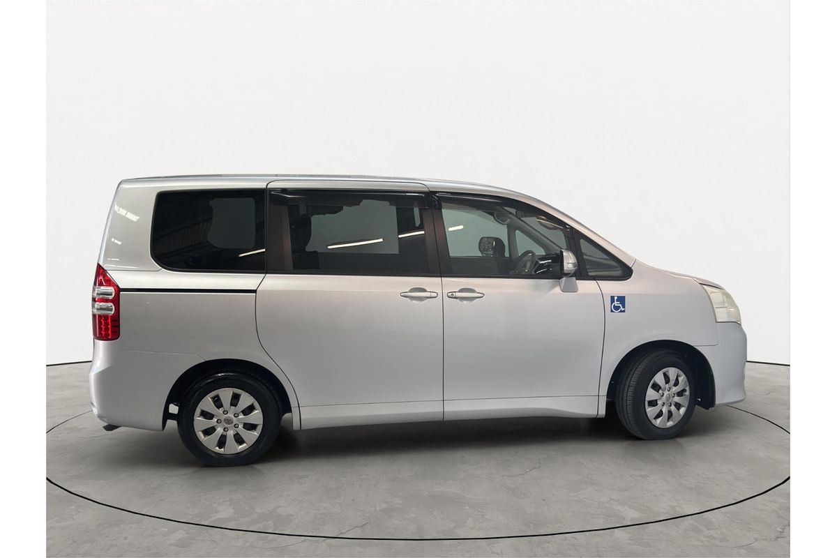 2011 Toyota Noah XL SELECTION WELCAB ZZR70G