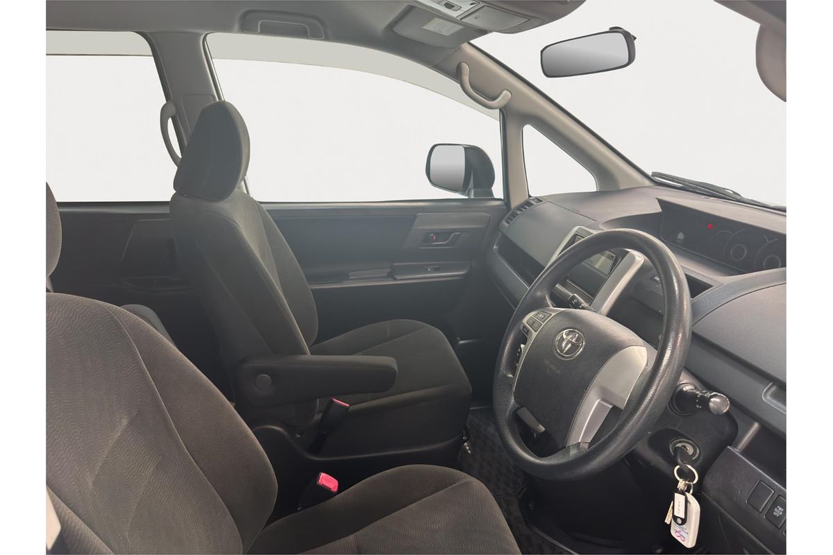 2011 Toyota Noah XL SELECTION WELCAB ZZR70G