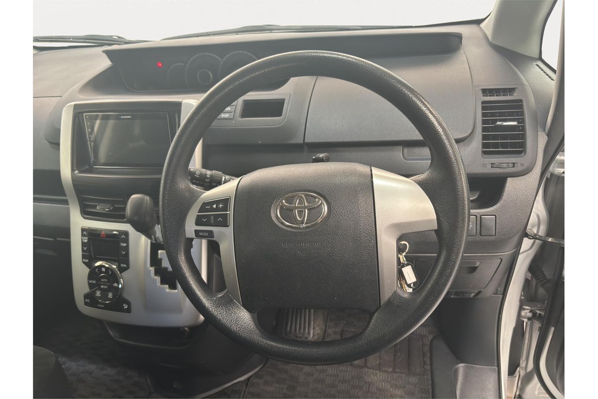 2011 Toyota Noah XL SELECTION WELCAB ZZR70G