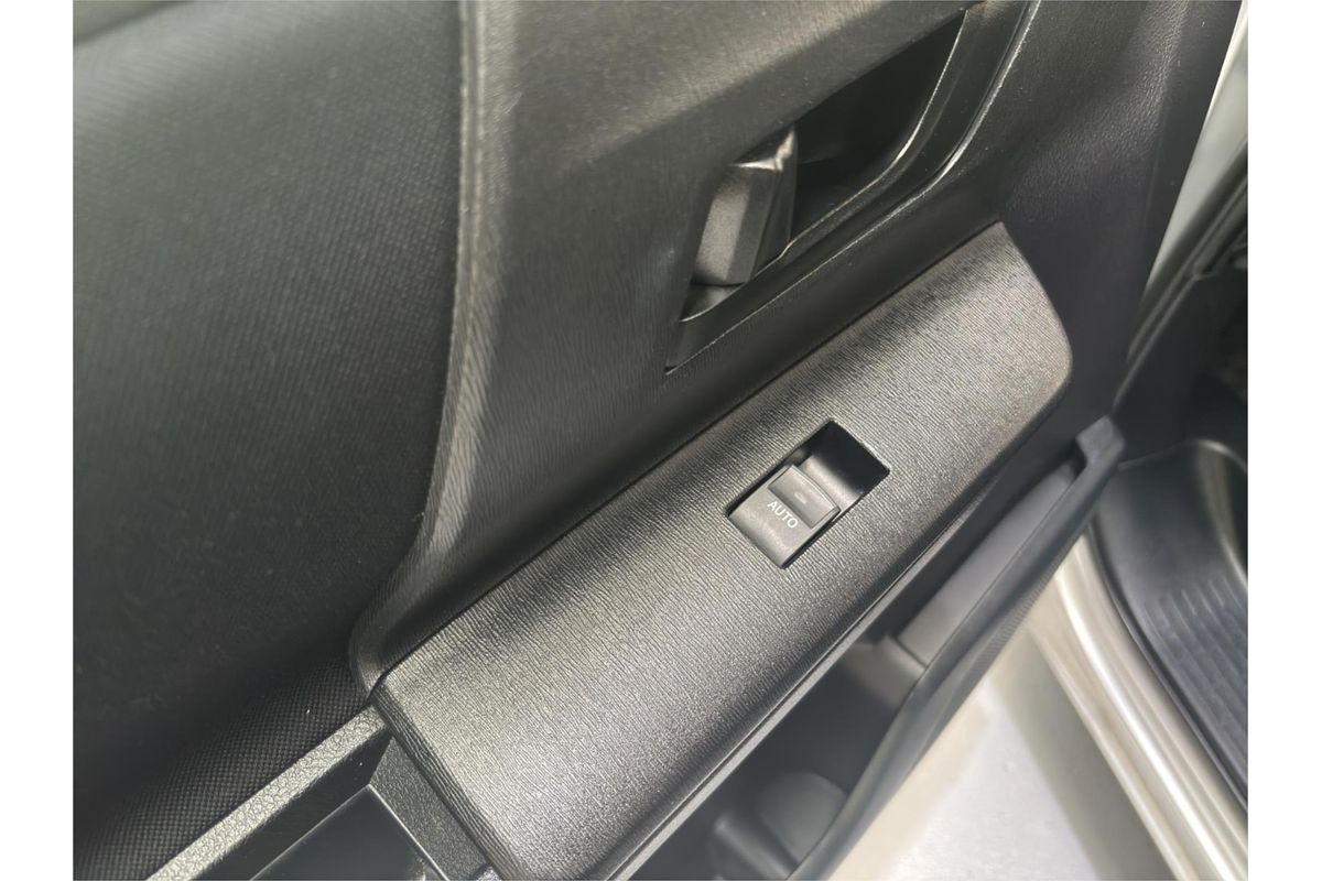 2011 Toyota Noah XL SELECTION WELCAB ZZR70G