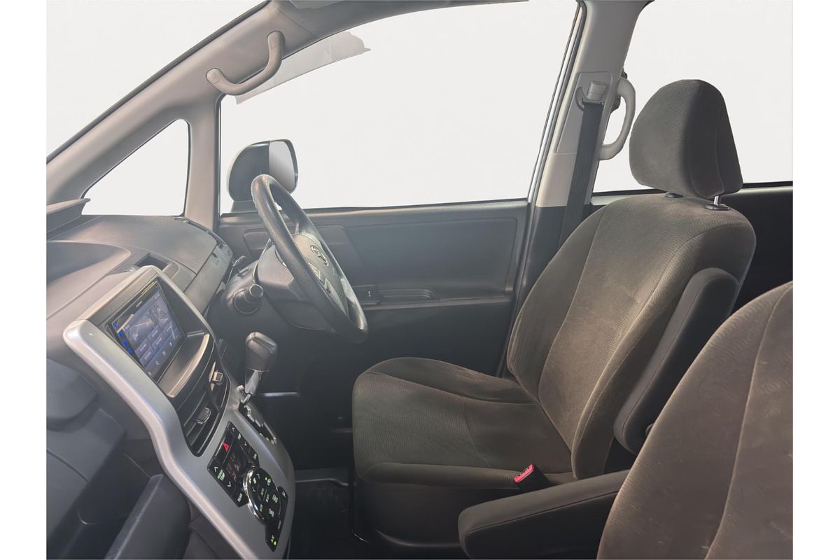 2011 Toyota Noah XL SELECTION WELCAB ZZR70G