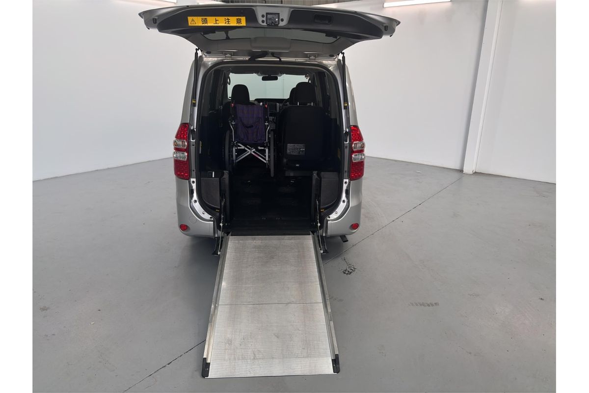 2011 Toyota Noah XL SELECTION WELCAB ZZR70G