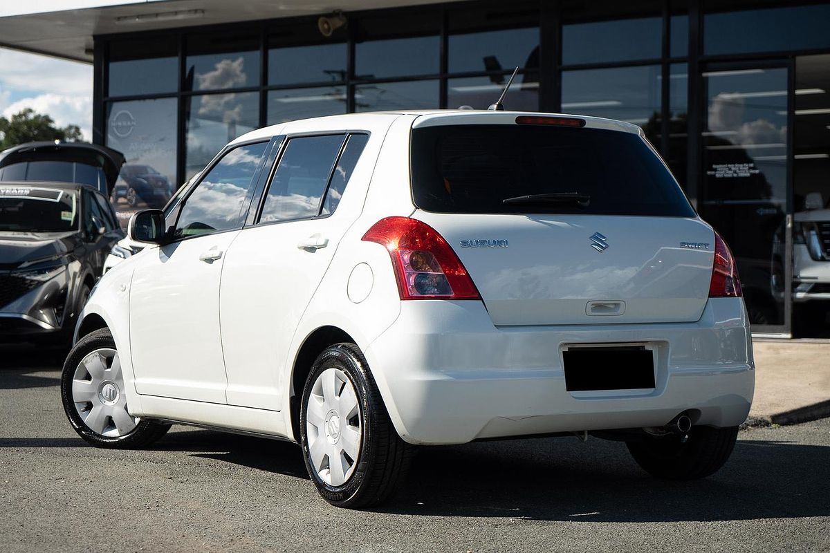 2010 Suzuki Swift GLX RS415