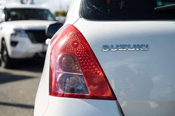 2010 Suzuki Swift GLX RS415