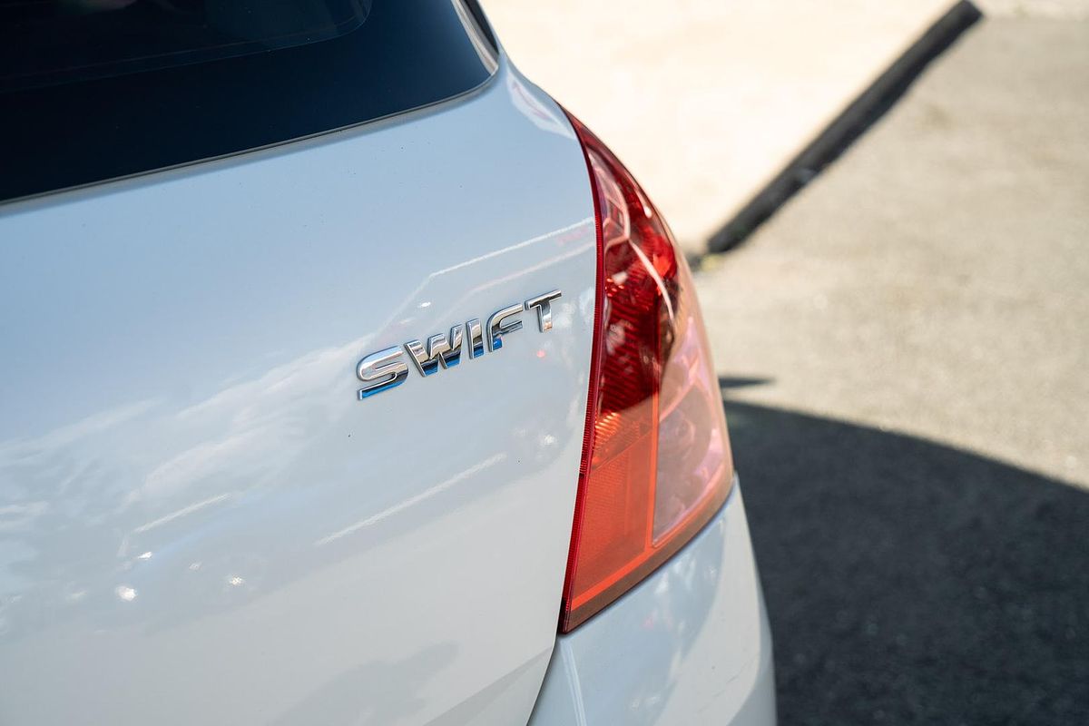 2010 Suzuki Swift GLX RS415