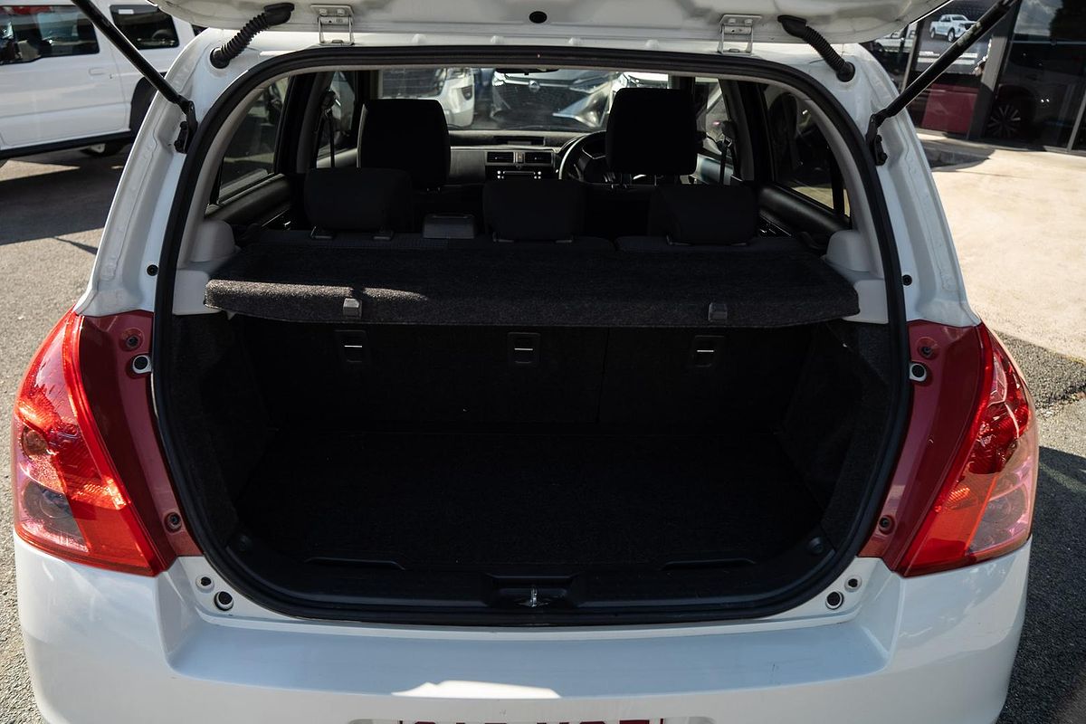 2010 Suzuki Swift GLX RS415