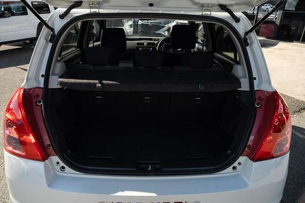 2010 Suzuki Swift GLX RS415