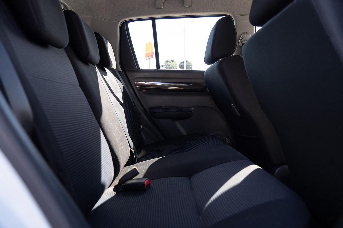 2010 Suzuki Swift GLX RS415