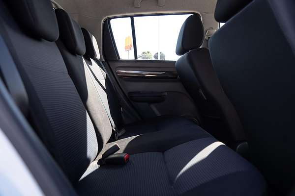 2010 Suzuki Swift GLX RS415