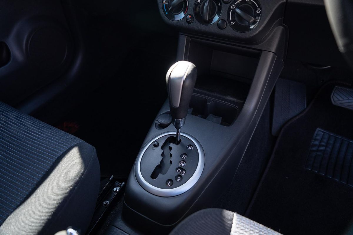 2010 Suzuki Swift GLX RS415