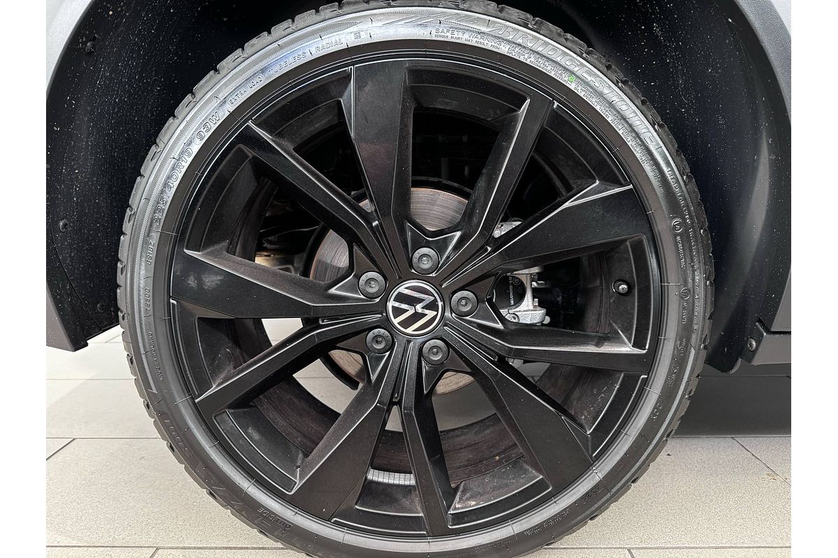 2025 Volkswagen T-Roc 140TSI R-Line D11