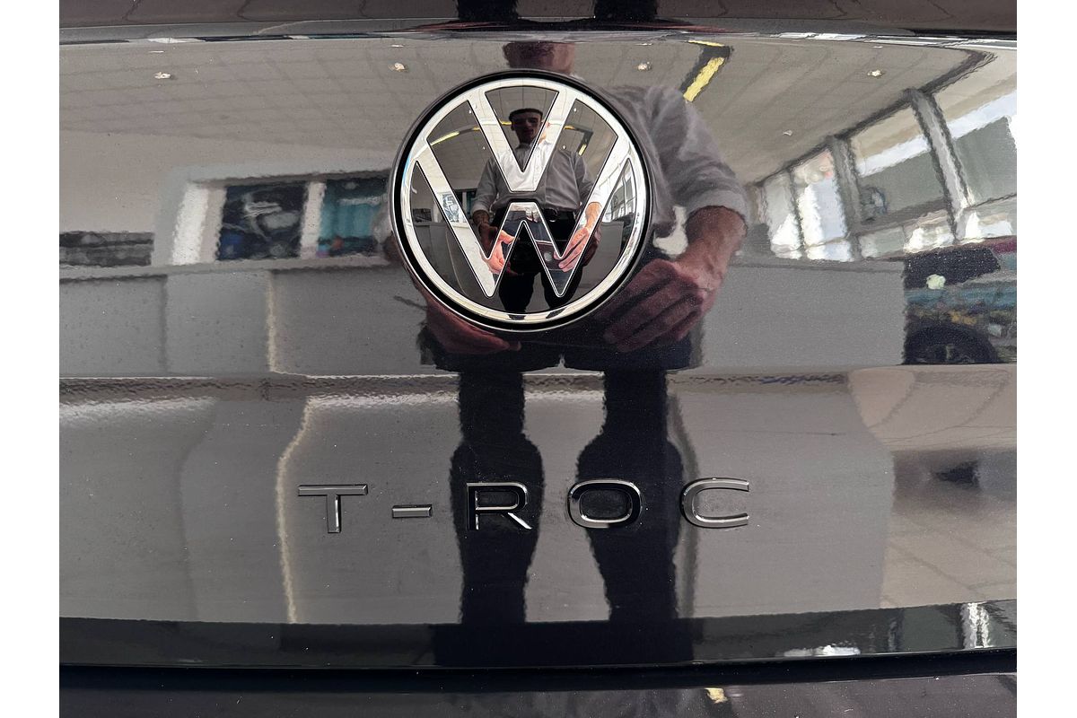 2025 Volkswagen T-Roc 140TSI R-Line D11