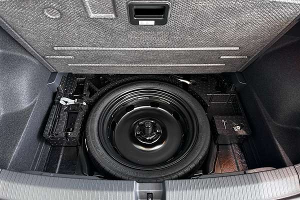 2025 Volkswagen T-Roc 140TSI R-Line D11