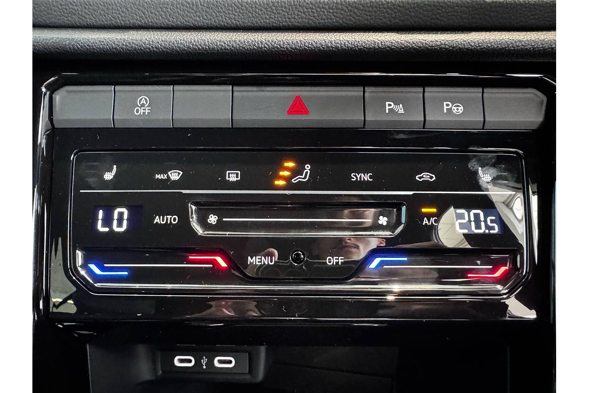 2025 Volkswagen T-Roc 140TSI R-Line D11