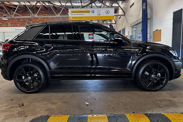 2025 Volkswagen T-Roc 140TSI R-Line D11