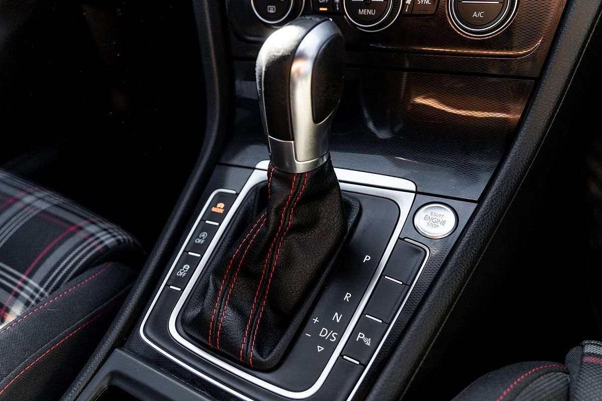 2015 Volkswagen Golf GTI 7