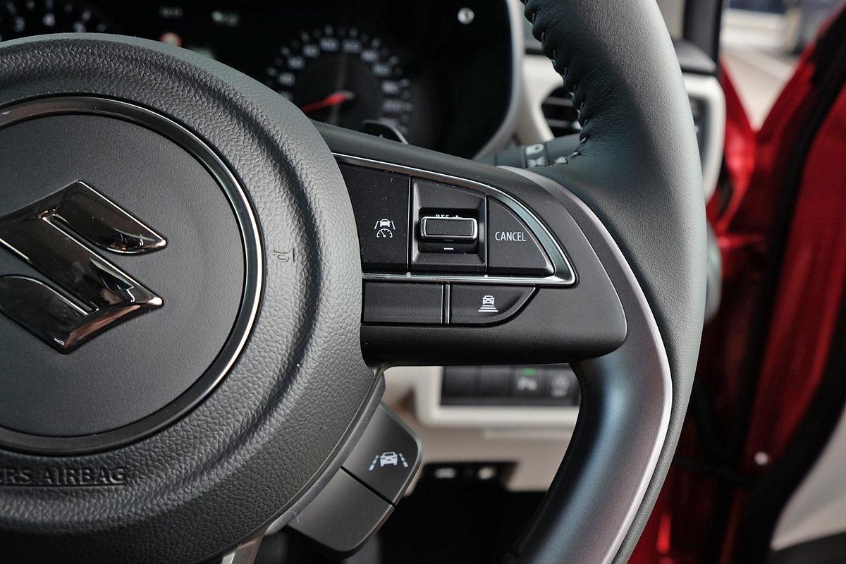 2024 Suzuki Swift Hybrid GLX UZ