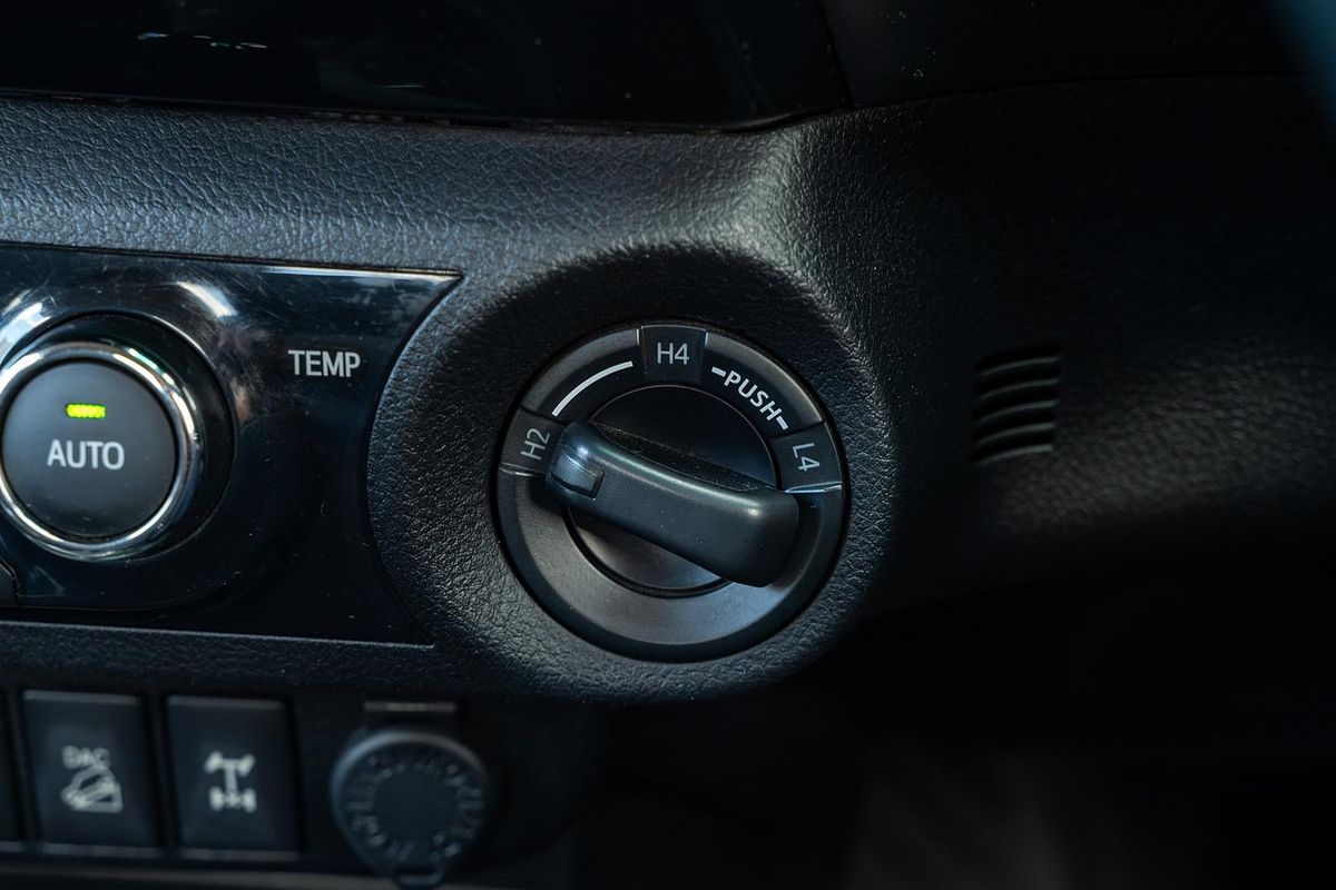 2017 Toyota Hilux SR5 GUN126R 4X4