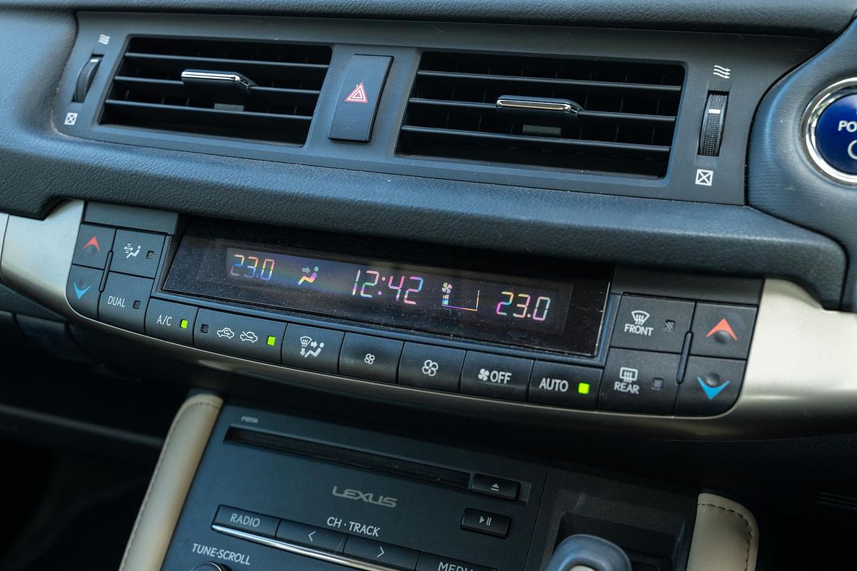 2015 Lexus CT CT200h Luxury ZWA10R
