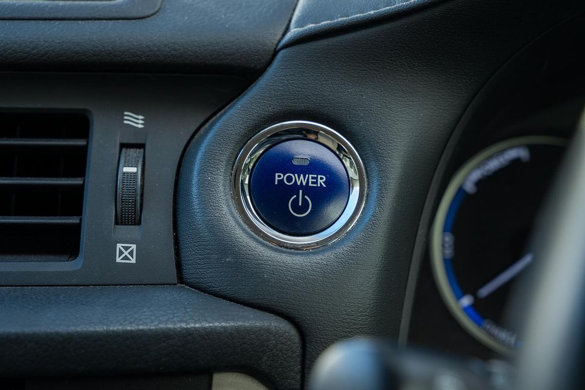 2015 Lexus CT CT200h Luxury ZWA10R