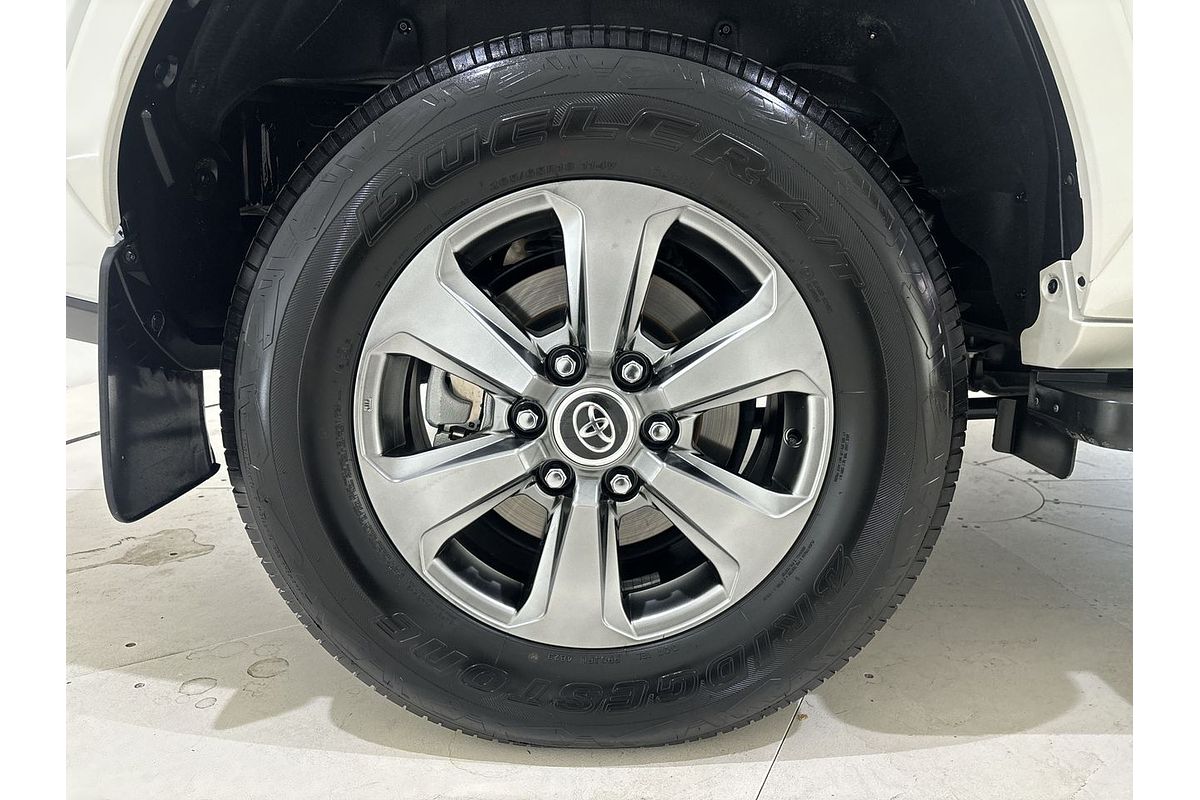 2023 Toyota Landcruiser Sahara FJA300R