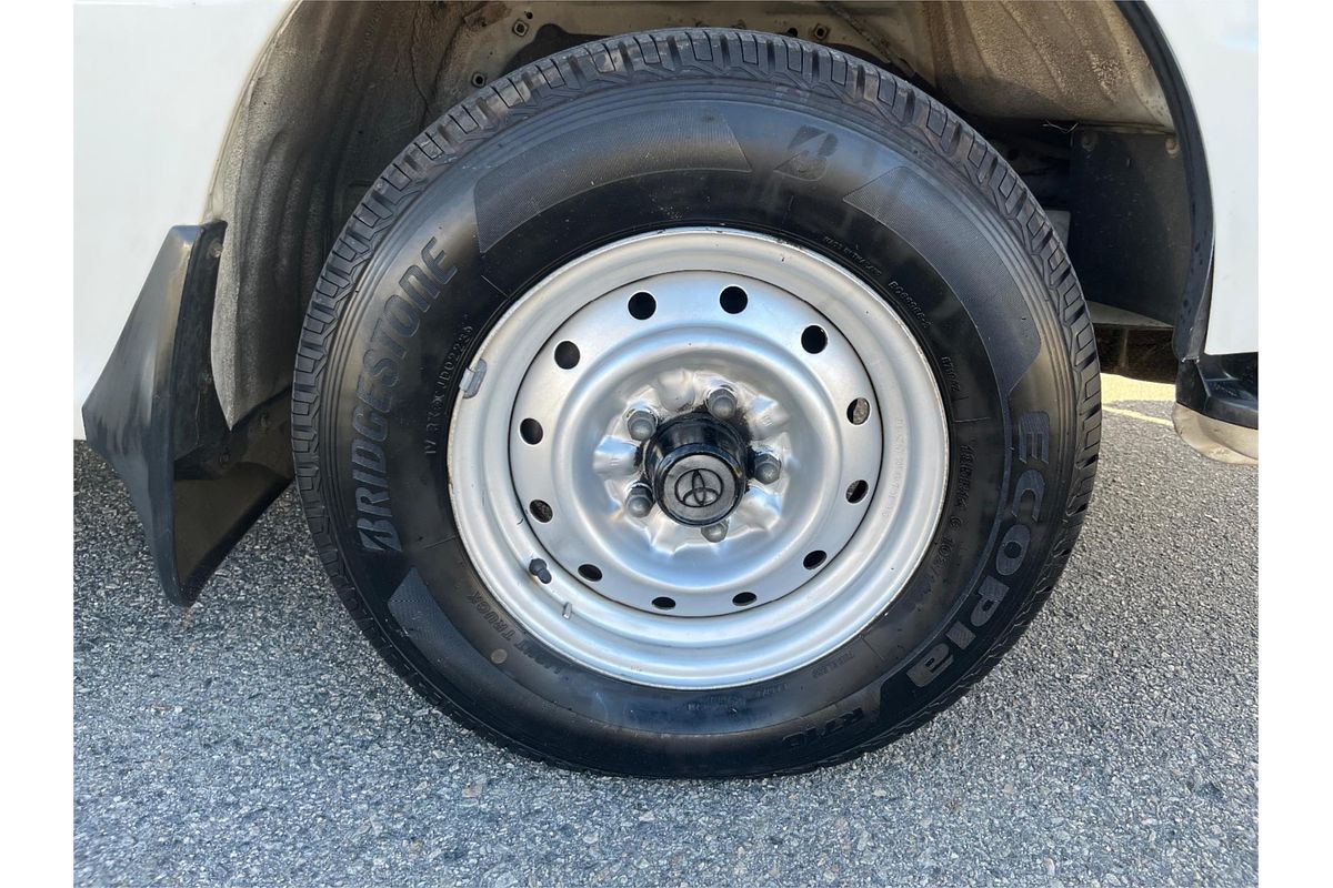 2001 Toyota Hiace Commuter LH184R