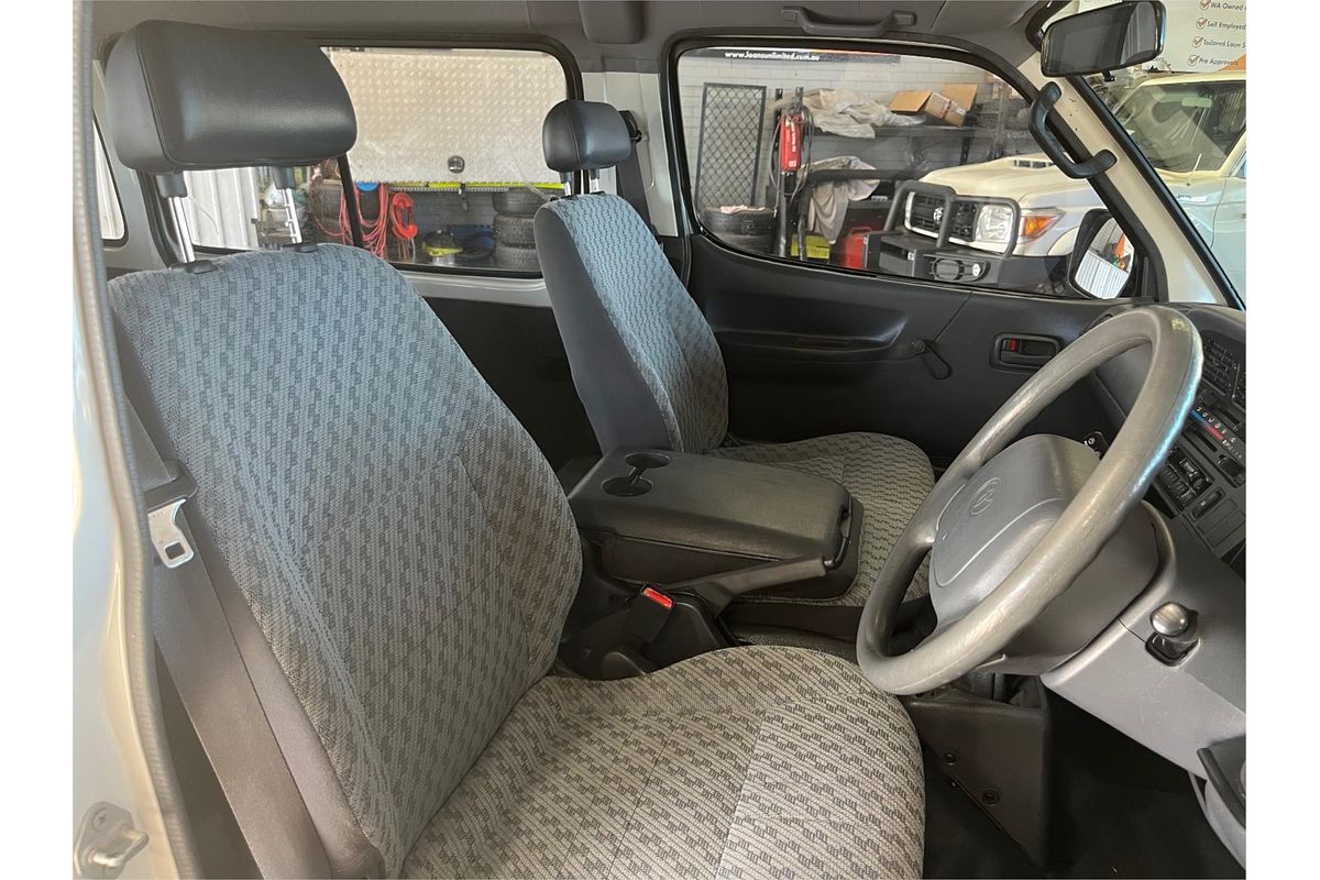 2001 Toyota Hiace Commuter LH184R