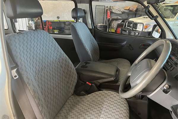 2001 Toyota Hiace Commuter LH184R