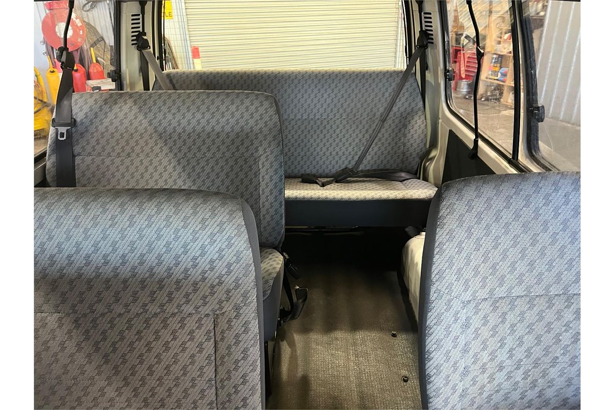 2001 Toyota Hiace Commuter LH184R