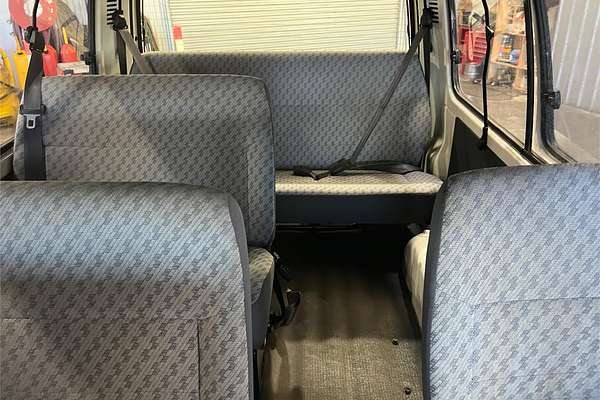 2001 Toyota Hiace Commuter LH184R