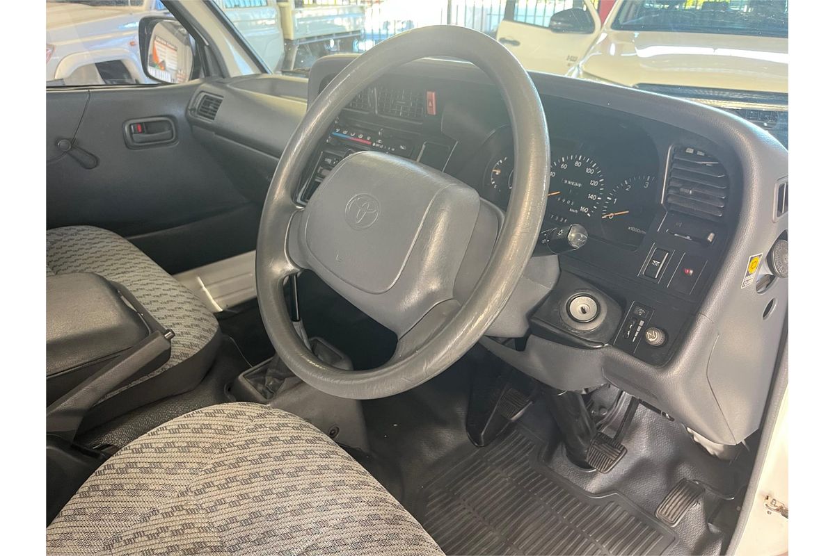 2001 Toyota Hiace Commuter LH184R