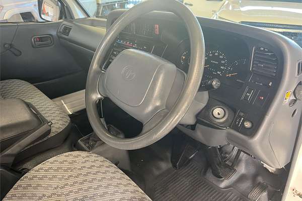 2001 Toyota Hiace Commuter LH184R