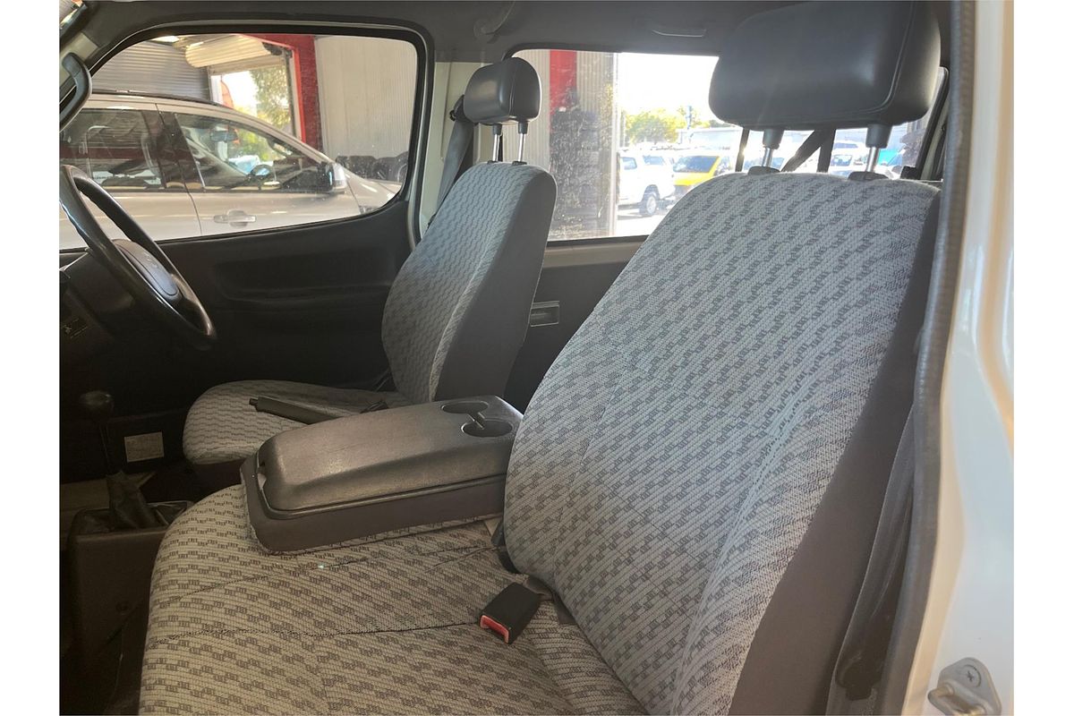 2001 Toyota Hiace Commuter LH184R