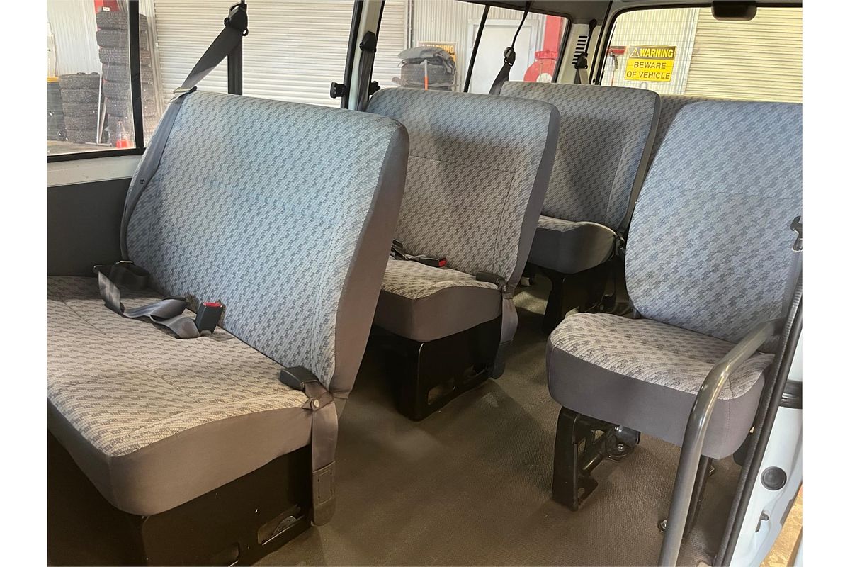 2001 Toyota Hiace Commuter LH184R