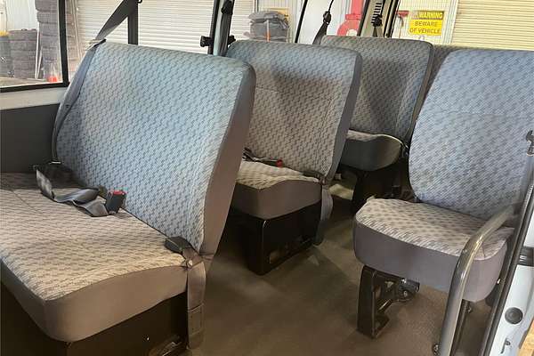 2001 Toyota Hiace Commuter LH184R