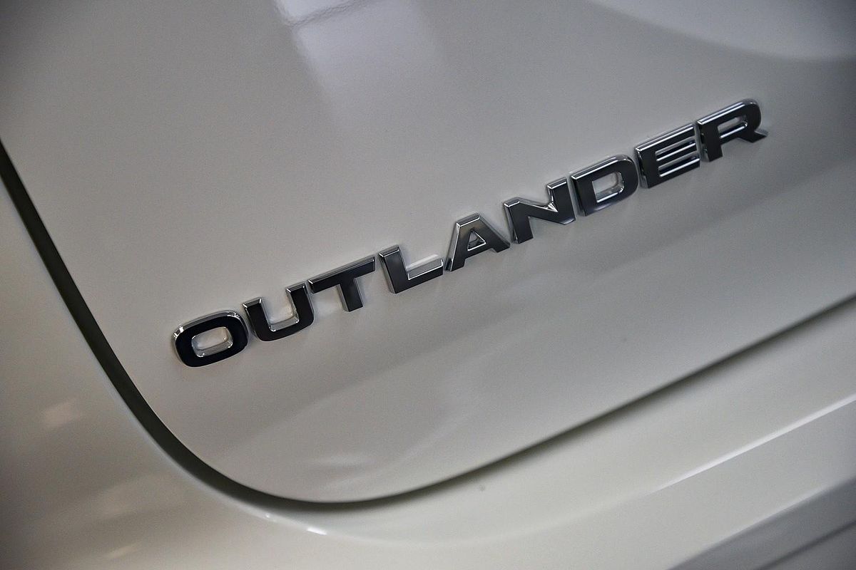 2025 Mitsubishi Outlander LS ZM