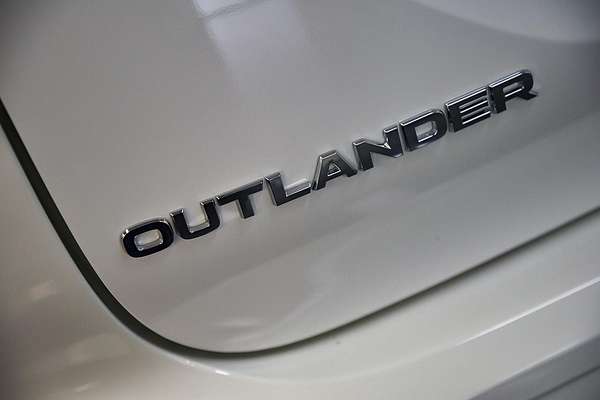 2025 Mitsubishi Outlander LS ZM
