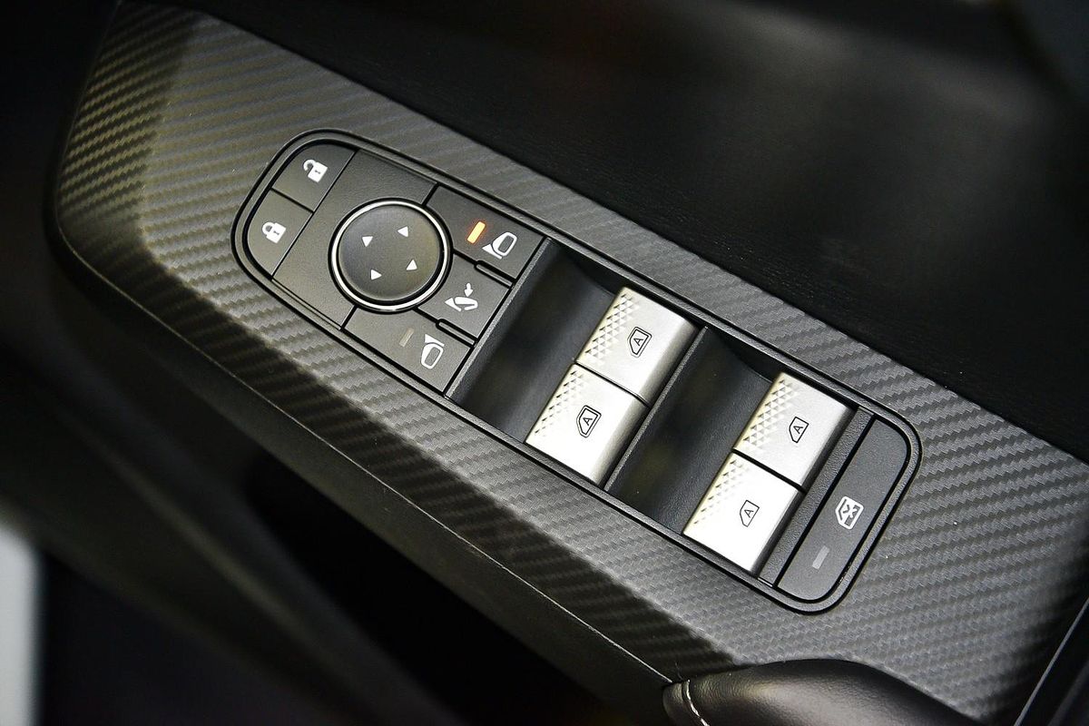 2025 Mitsubishi Outlander LS ZM