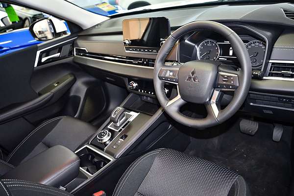 2025 Mitsubishi Outlander LS ZM