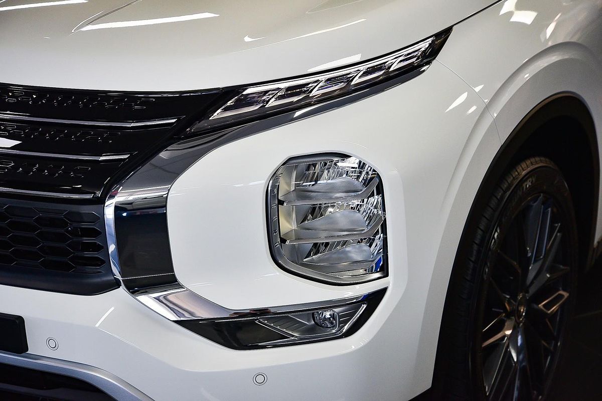 2025 Mitsubishi Outlander LS ZM