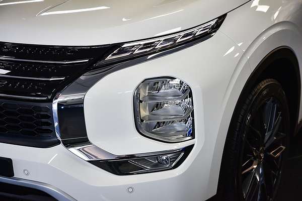 2025 Mitsubishi Outlander LS ZM