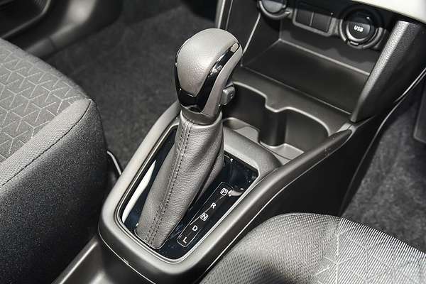 2025 Suzuki Swift Hybrid UZ