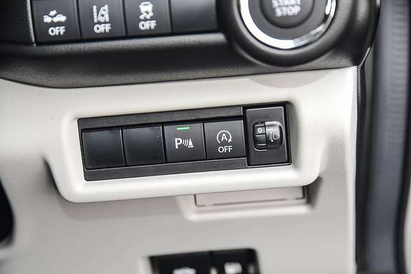2025 Suzuki Swift Hybrid UZ