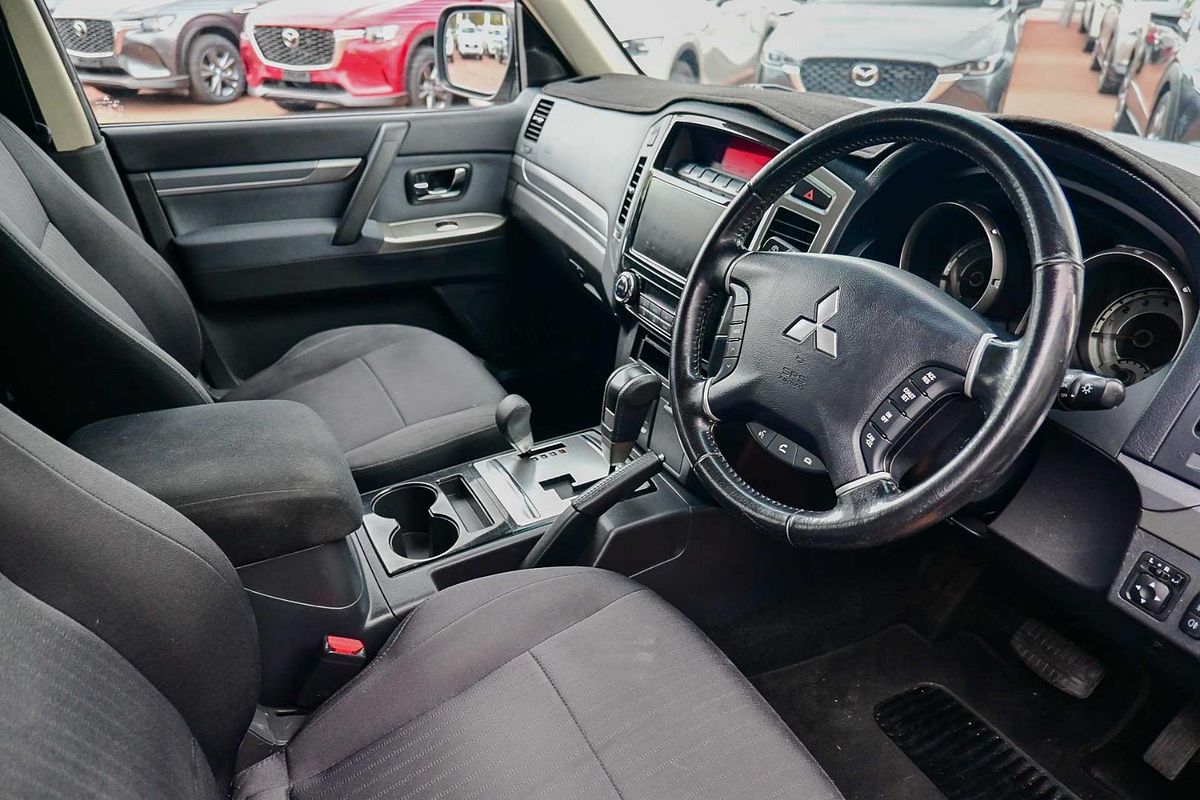 2015 Mitsubishi Pajero GLX NX