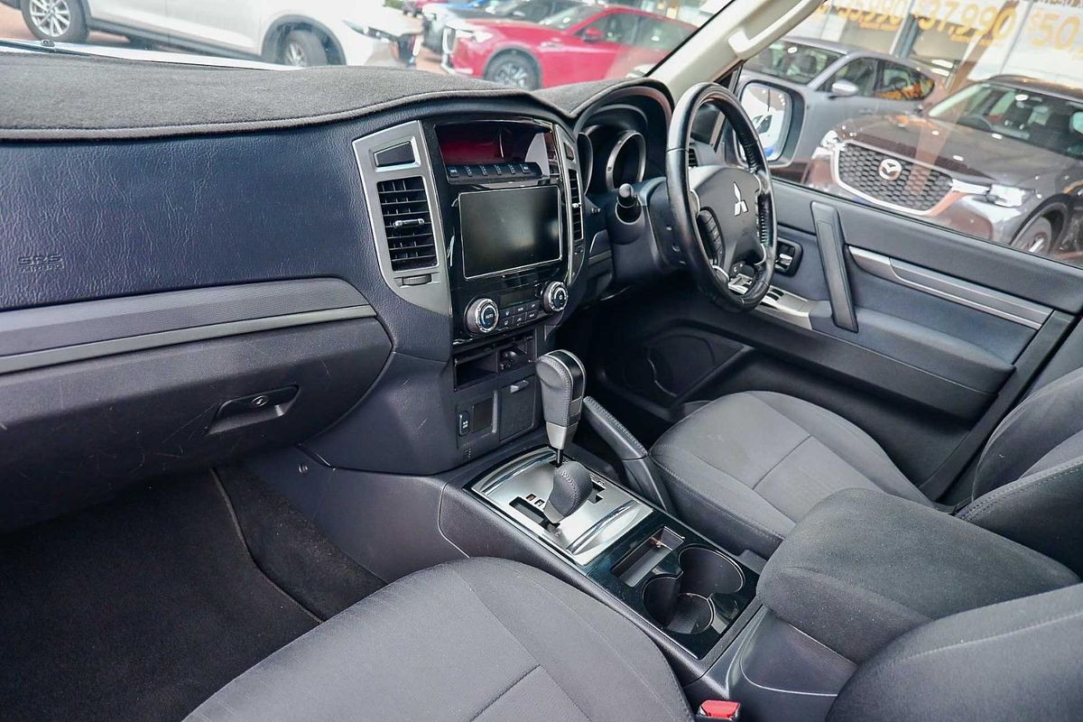 2015 Mitsubishi Pajero GLX NX