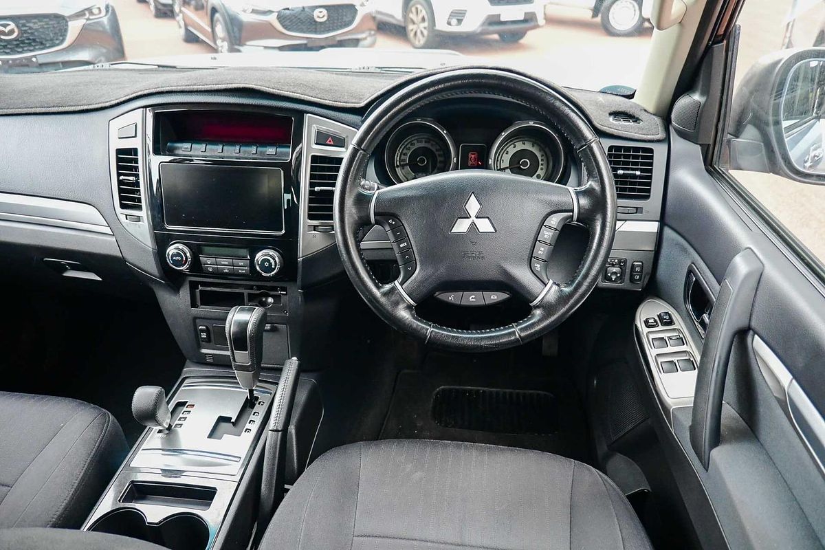 2015 Mitsubishi Pajero GLX NX