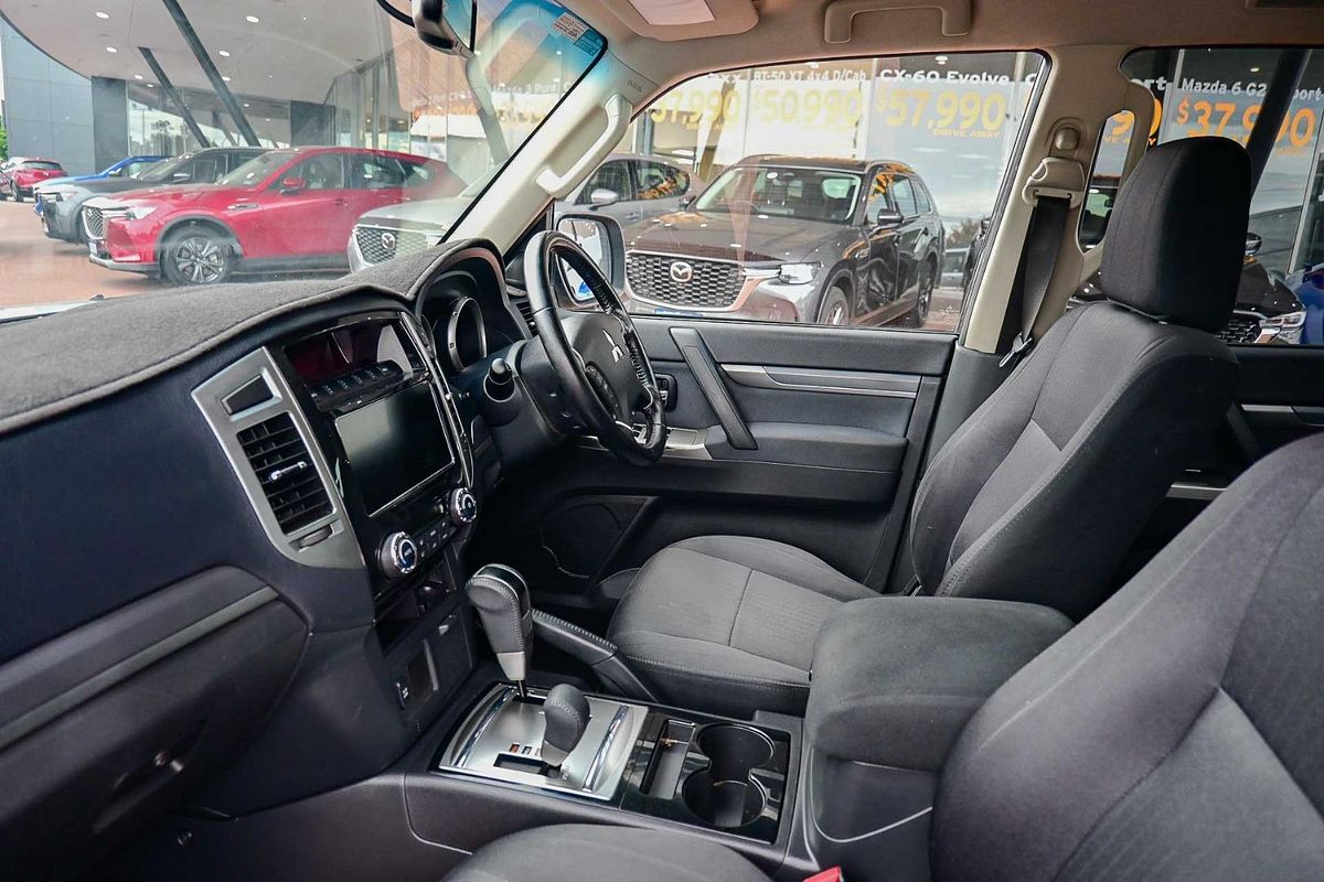 2015 Mitsubishi Pajero GLX NX