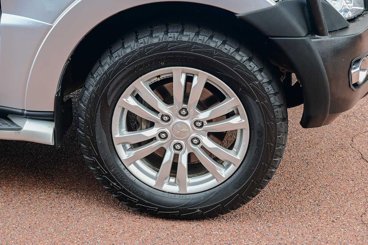 2015 Mitsubishi Pajero GLX NX