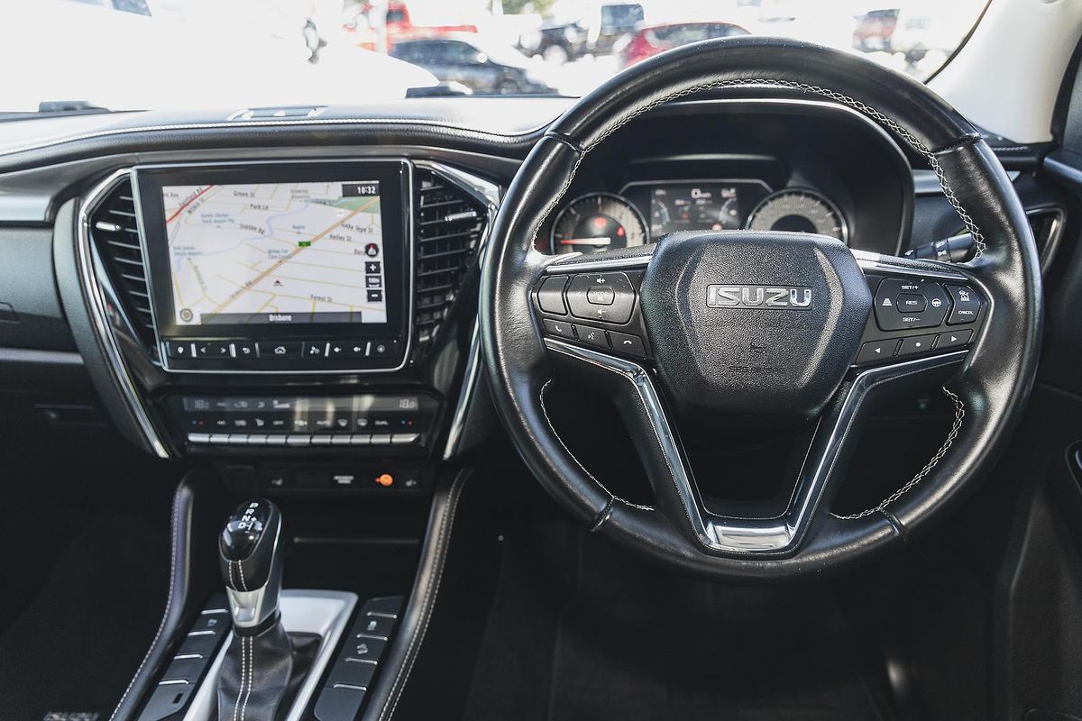 2022 Isuzu MU-X LS-T